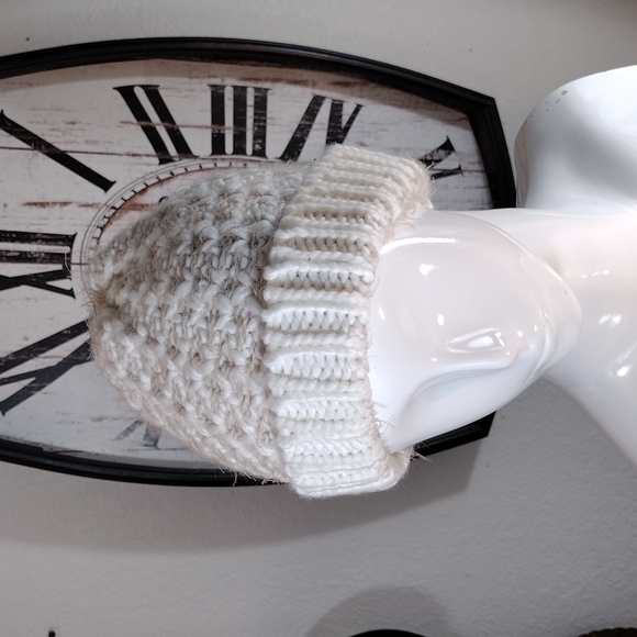 sonoma Knit Beanie White/Tan - Picture 2 of 10